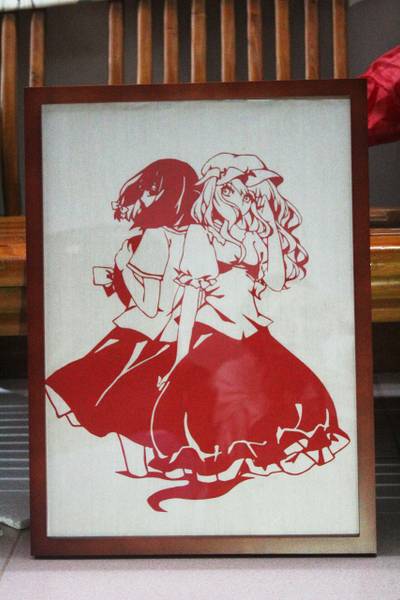 文件:TouhouUberAlles／剪纸／秘封俱乐部实物图1.jpg